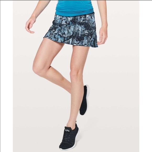 Lululemon Play off the Pleats Skirt Sz 4